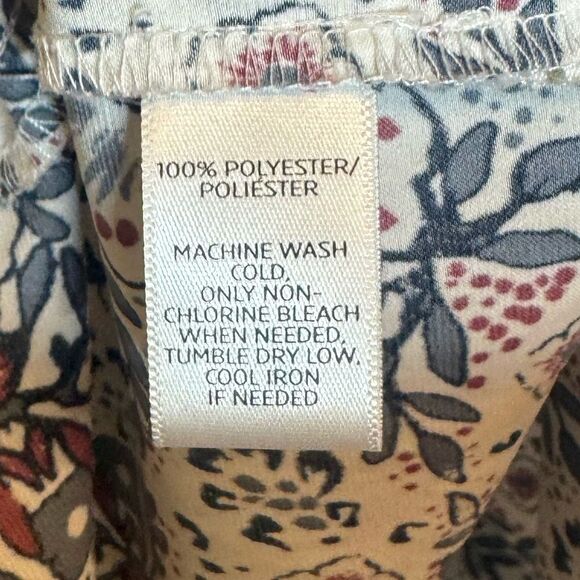 LOFT Sleeveless Floral Top size Medium - Picture 5 of 5